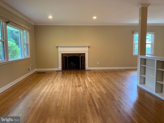 Building Photo - 1334 Mayflower Dr