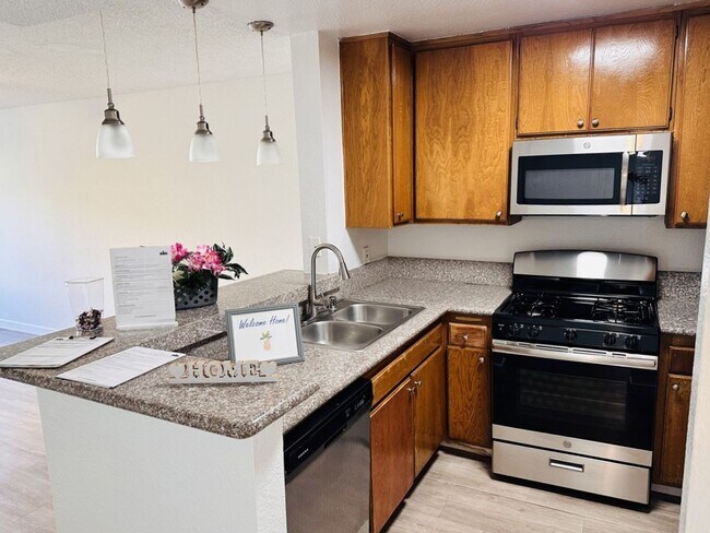 Interior Photo - 5050 Klump Ave