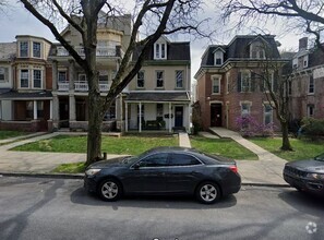 Building Photo - 1034-1042 W Walnut St