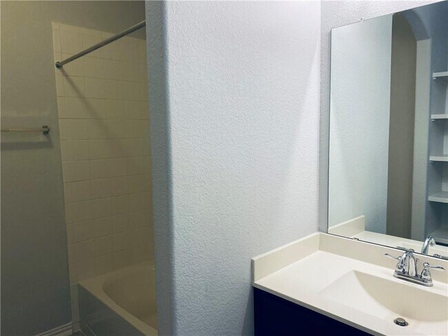 Building Photo - 1009 Sundrops St