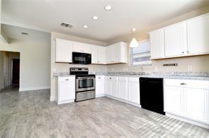 Building Photo - 321 S Chestnut St