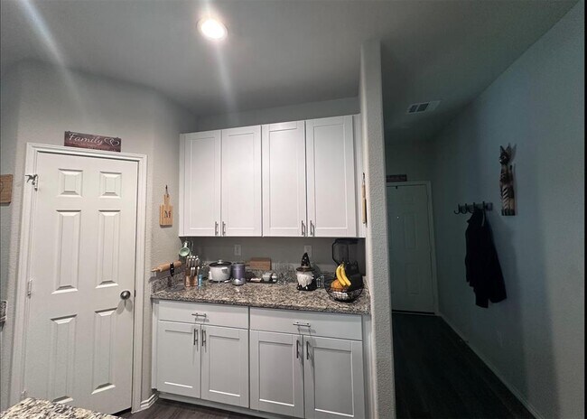 Building Photo - 4307 Tulip Oak Dr