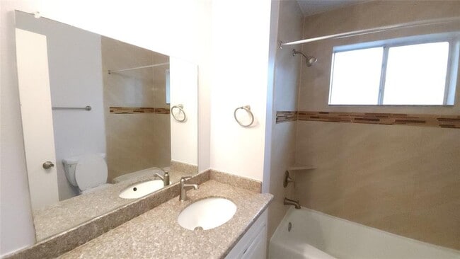 Building Photo - 10406 Huntington Dale Dr