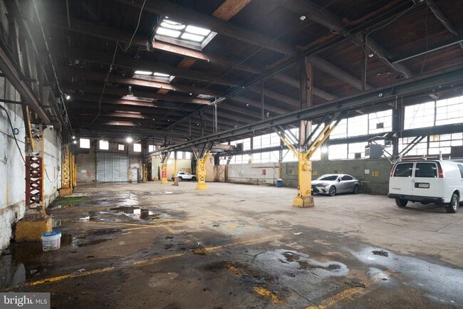 Building Photo - 901 N Front St