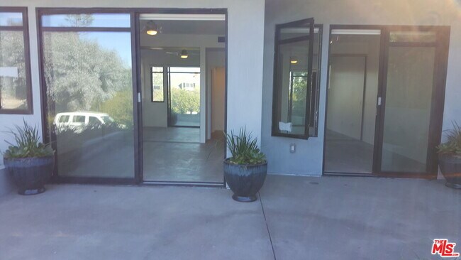 Building Photo - 581 Agate St