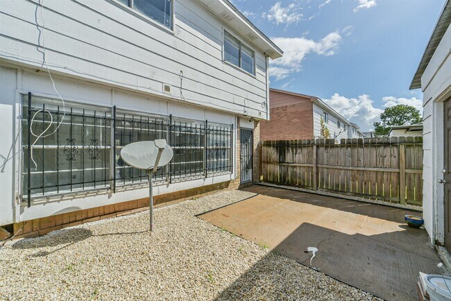 Building Photo - 7059 Chasewood Dr