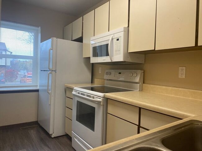 Building Photo - $1,300 | 2 Bedroom, 2.5 Bathroom Townhome | Pet Friendly | Available for July 1st, 2026 Move In!