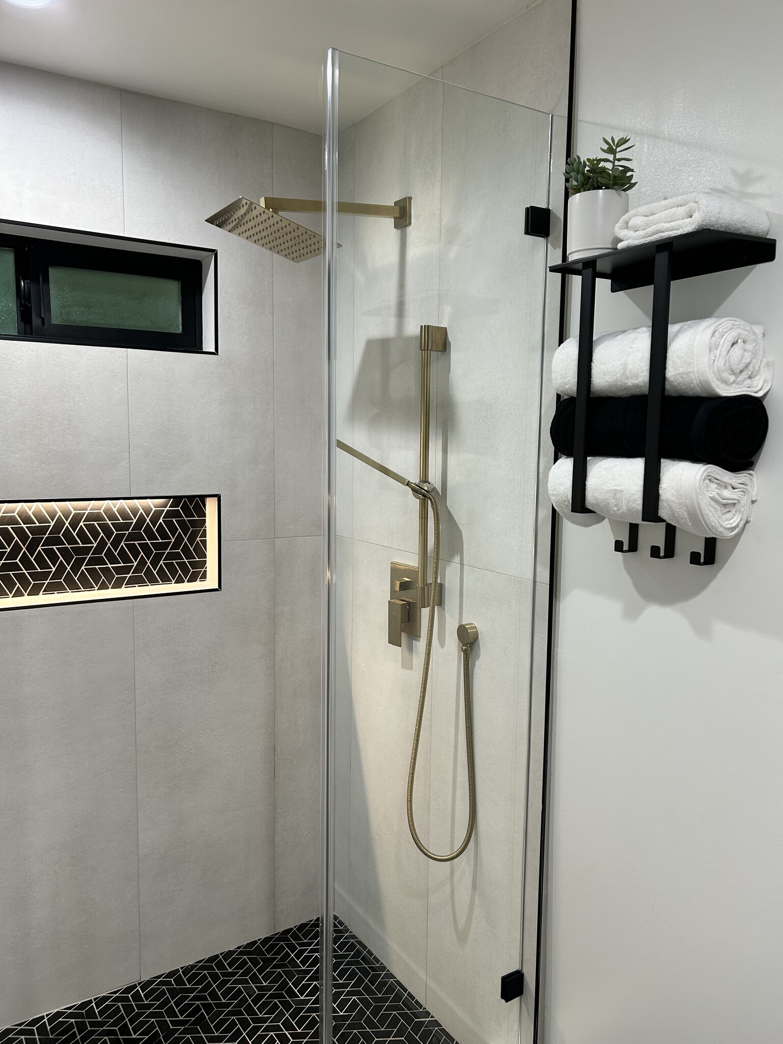 Walk-in shower - 365 E Harding St