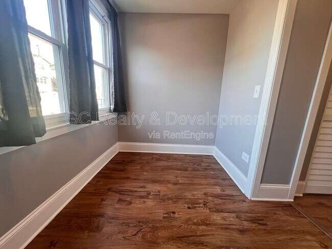 Building Photo - 4820 N Springfield Ave