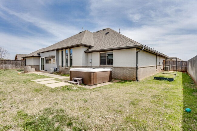 Building Photo - 2125 Heavenly Dr