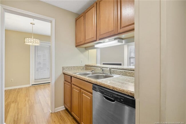 Building Photo - 283 Waterdown Dr