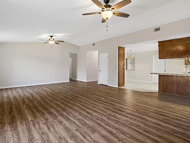 Building Photo - Ready To Go Recently Updated 3 Bedroom Single Story Home!!!