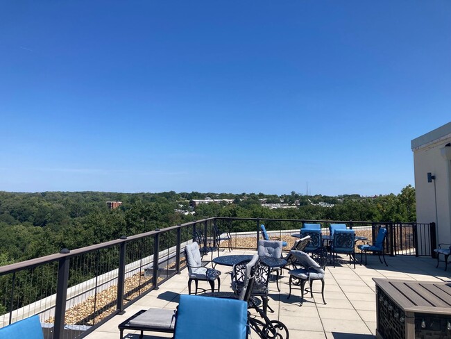 Building Photo - Fantastic Studio in Adams Morgan - Utilities Included - Available Now!