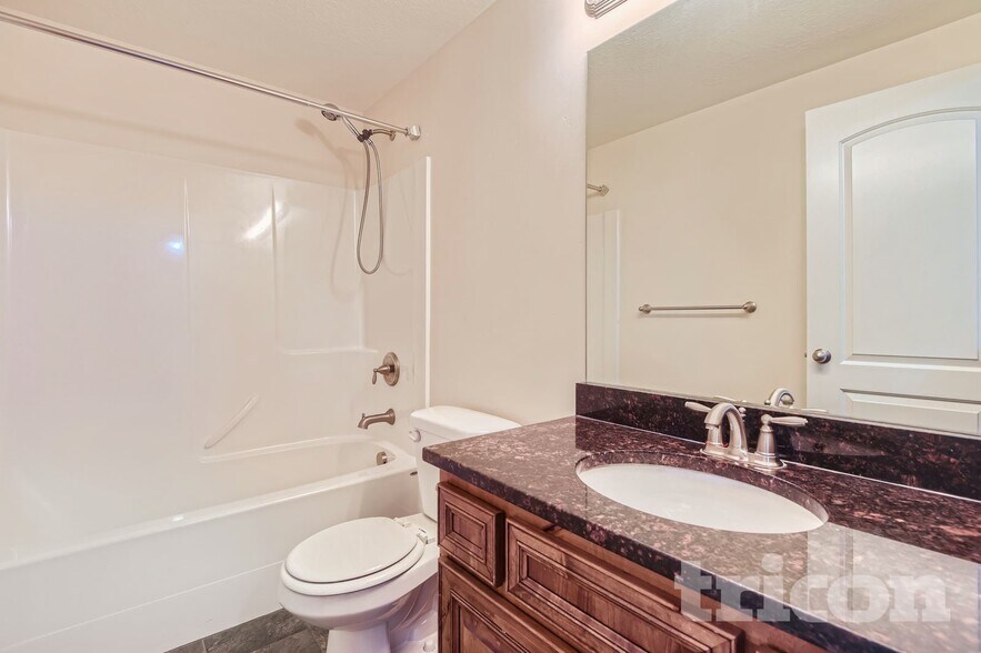 Building Photo - 787 Shavey Ln