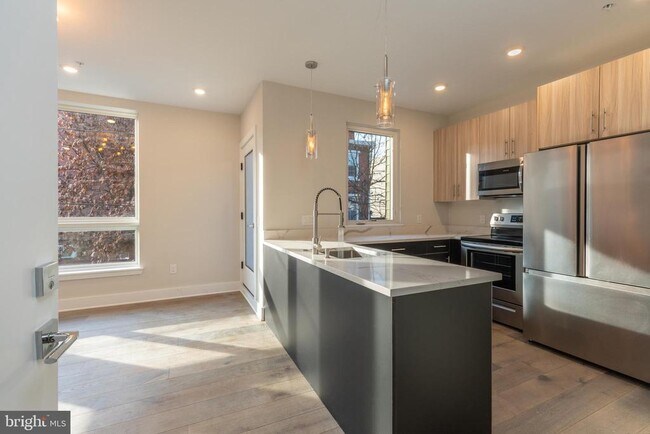 Building Photo - 920 N 15th St