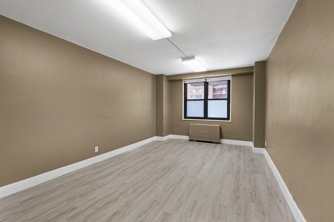 Building Photo - 201 St Pauls Ave