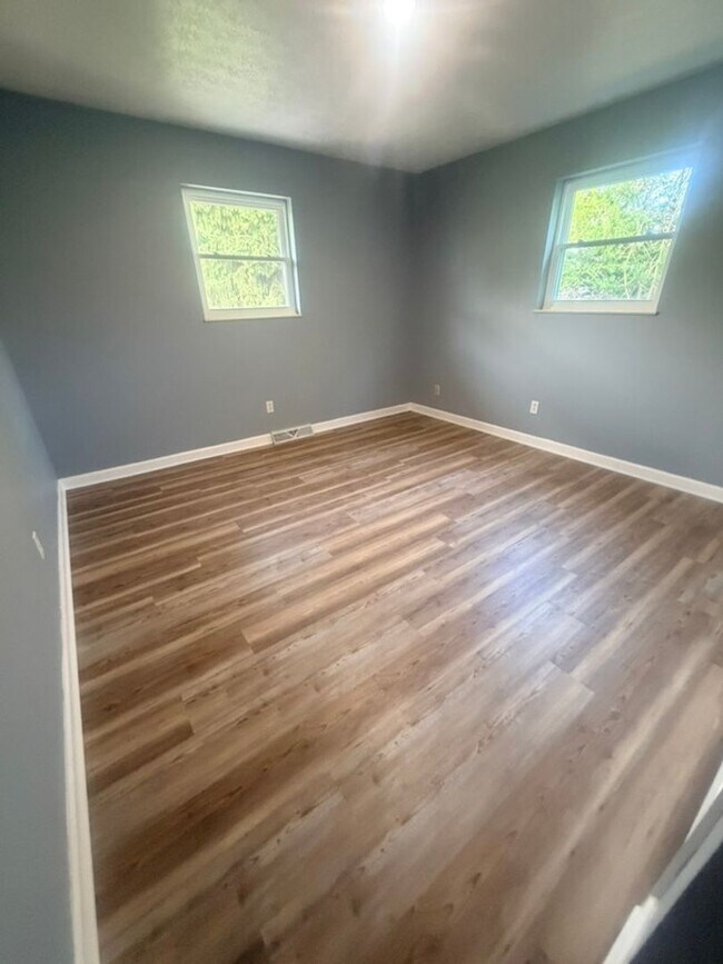 Building Photo - Spacious Maryville City Rental with Finished Basement & Lawn Care Included!
