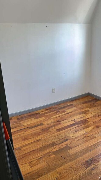 Building Photo - 904 S 18th St