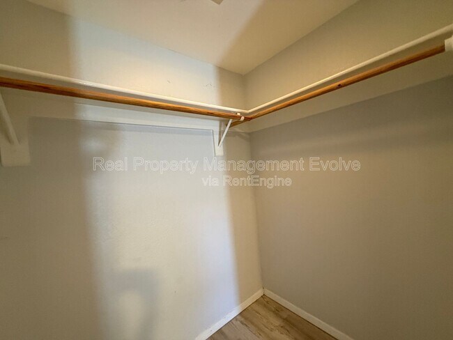 Building Photo - 1720 E Thunderbird Rd