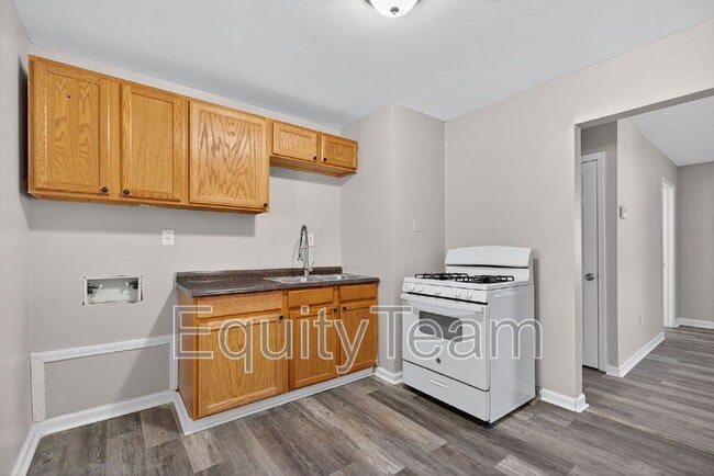 Building Photo - 10032 Regency Ct