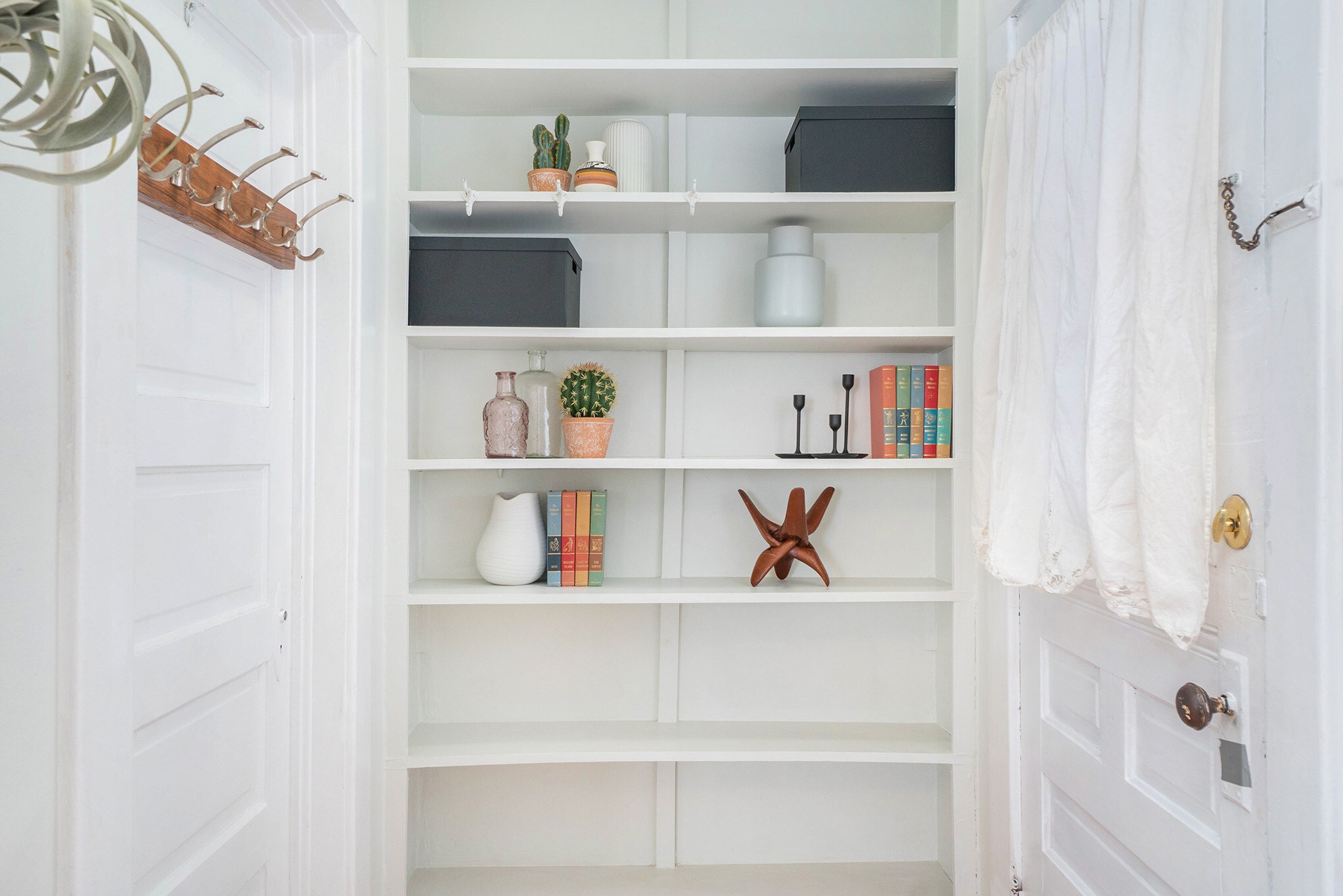 Built in bookcase - 515 West Mulberry Street