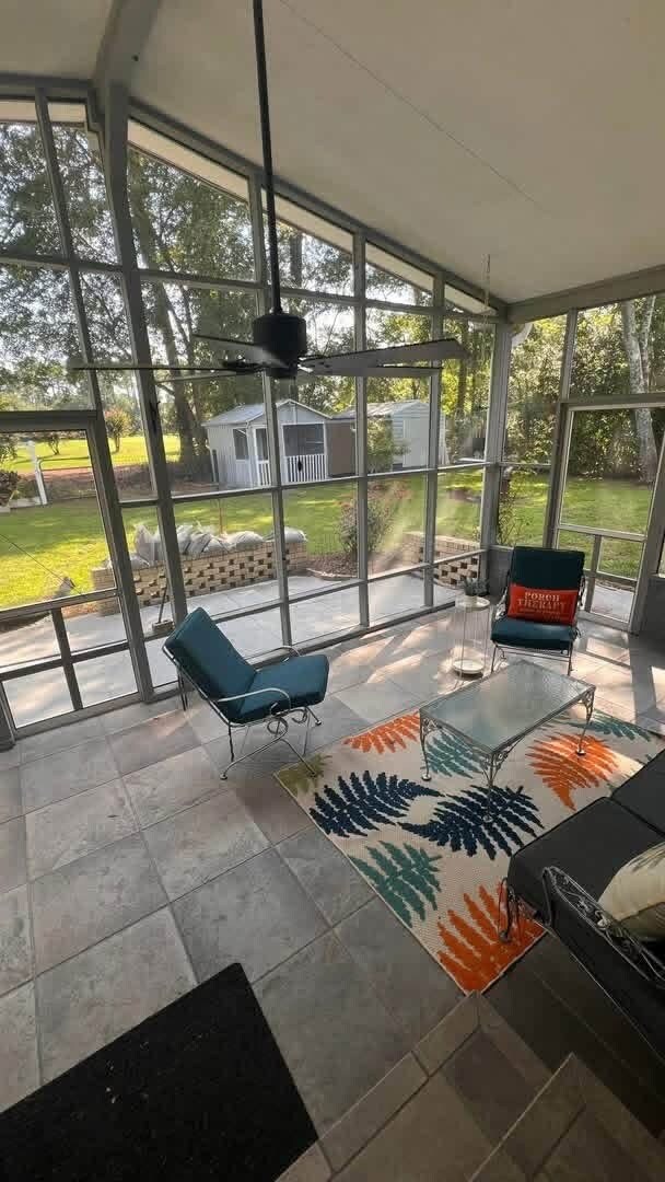 Back porch chilling space - 118 Wofford Rd