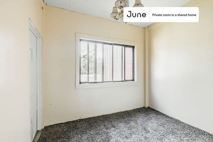 Building Photo - Room in Shared 3 bed/1 bath home