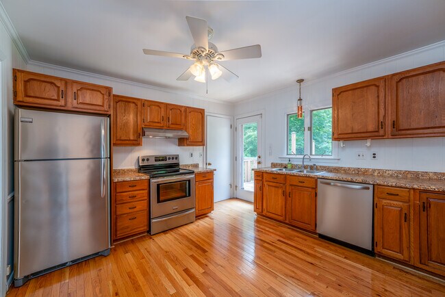 Building Photo - 493 Kings Creek Rd