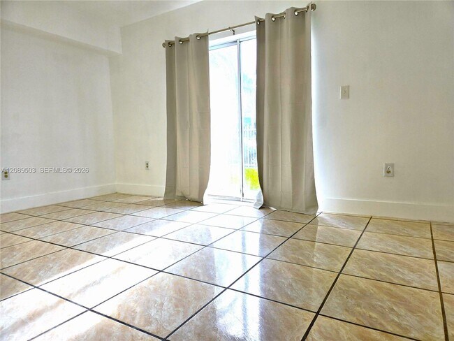 Building Photo - 800 SW 104th Ct