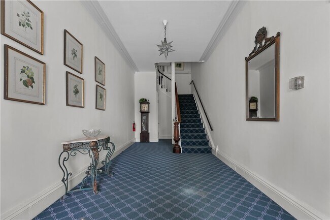 Building Photo - 718 Bellevue Ave