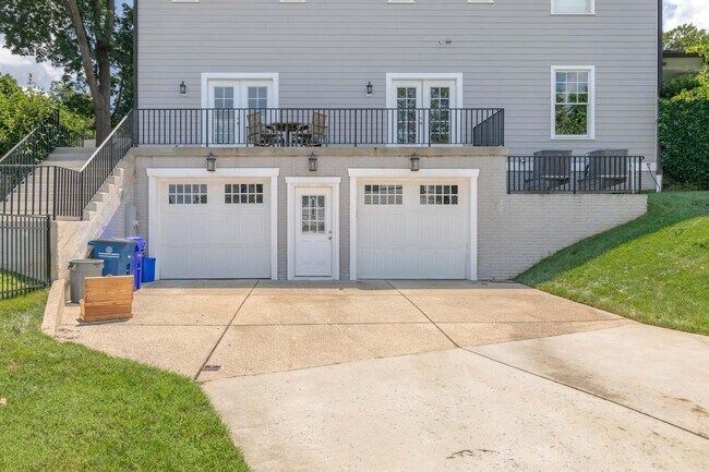 Building Photo - 4917 Bayard Blvd