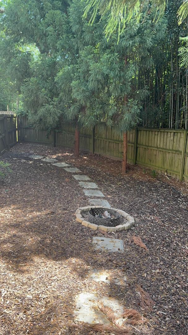 Building Photo - 2002 E Drew Valley Rd NE