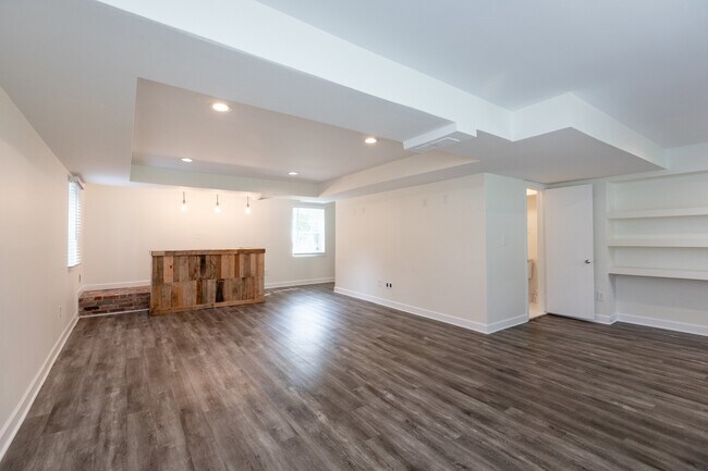 Building Photo - 5839 Wedgewood Dr