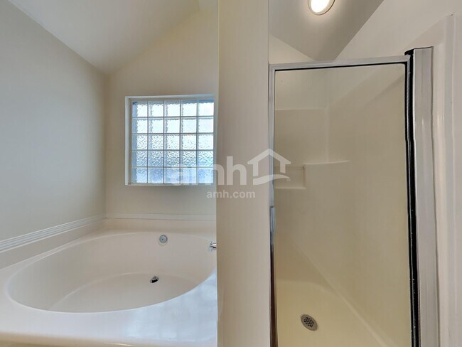 Building Photo - 3511 Valerie Dr