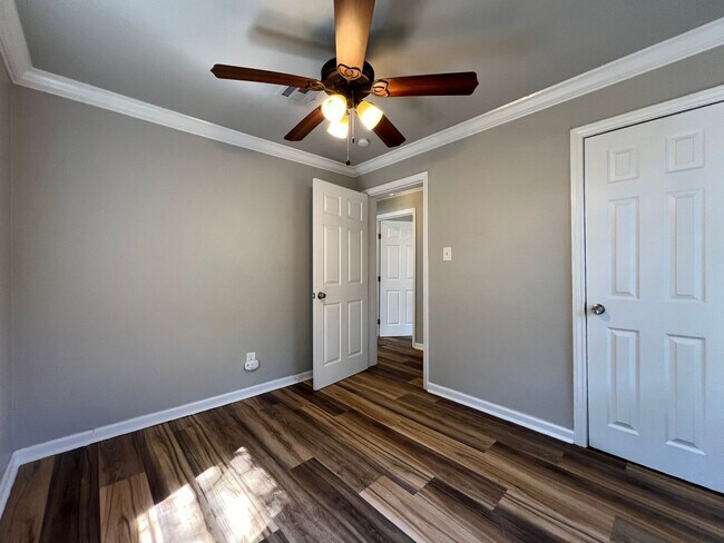 Building Photo - Fully Remodeled Home In Great Area Near Tinker AFB