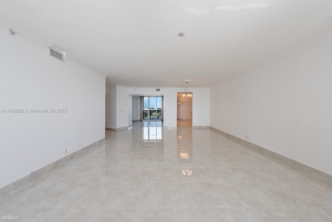 Building Photo - 2 br, 3 bath Condo - 3200 N Ocean Blvd Apt...