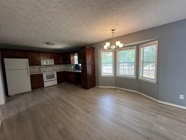 Building Photo - 407 Southmoor Cir