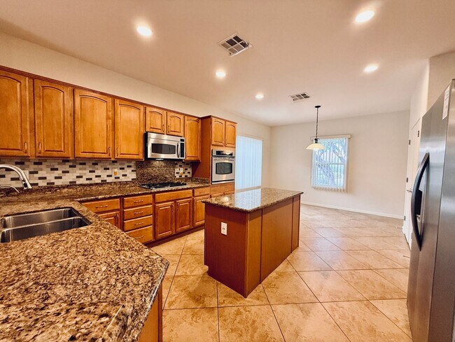 Building Photo - Beautiful Sun City Anthem home-55+ Community Available Now!