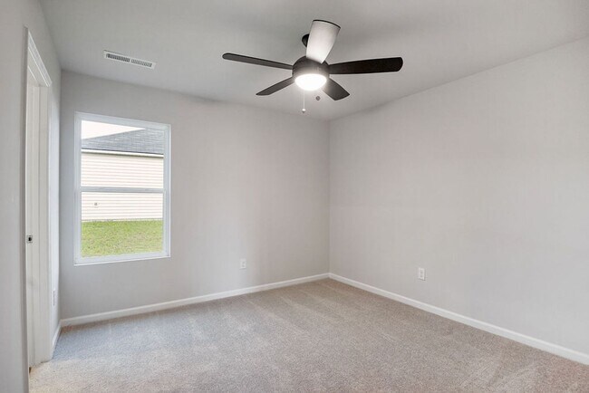 Building Photo - 813 Ashford Dr