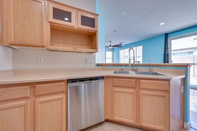 Building Photo - NW 3 bedroom!! Community Pool!! Playground...