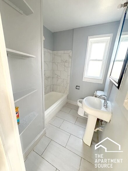 Building Photo - 8444 S Buffalo Ave