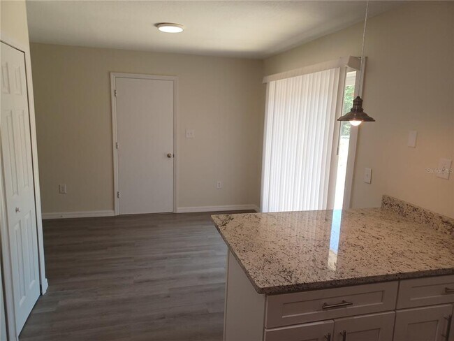 Building Photo - 306 W Primrose Ln