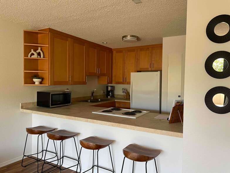 Building Photo - 75-5669-5669 Kuakini Hwy