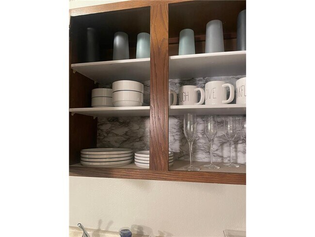 Building Photo - 812 Hills Ave