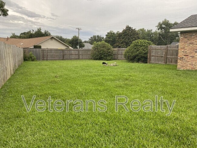 Building Photo - 2411 Sunkist Country Club Rd