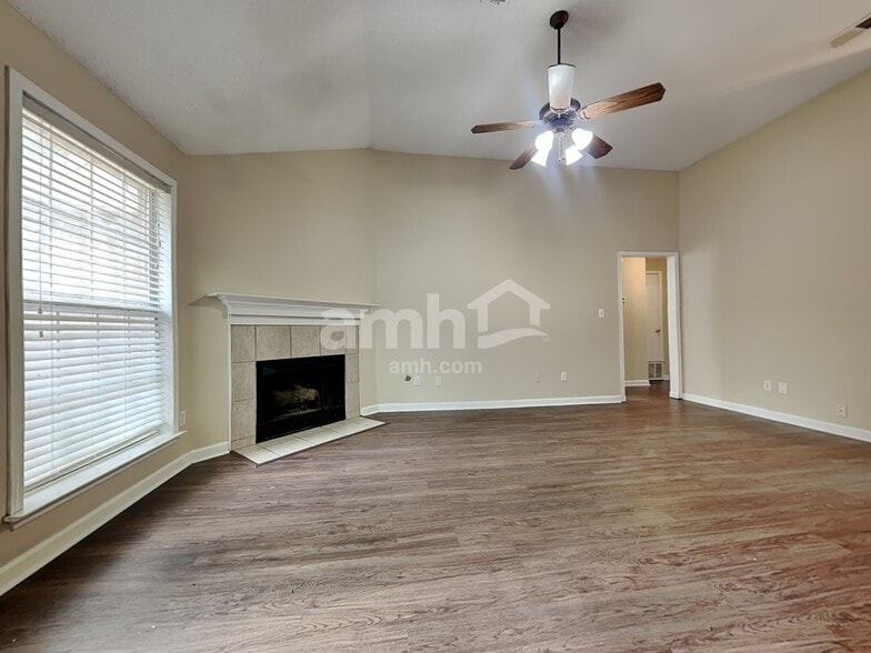 Building Photo - 1146 Red Fern Cir E