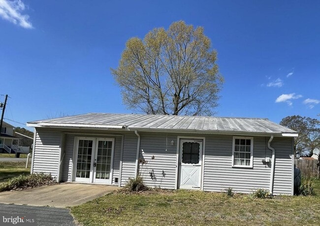 Building Photo - 598 Wakefield Dr