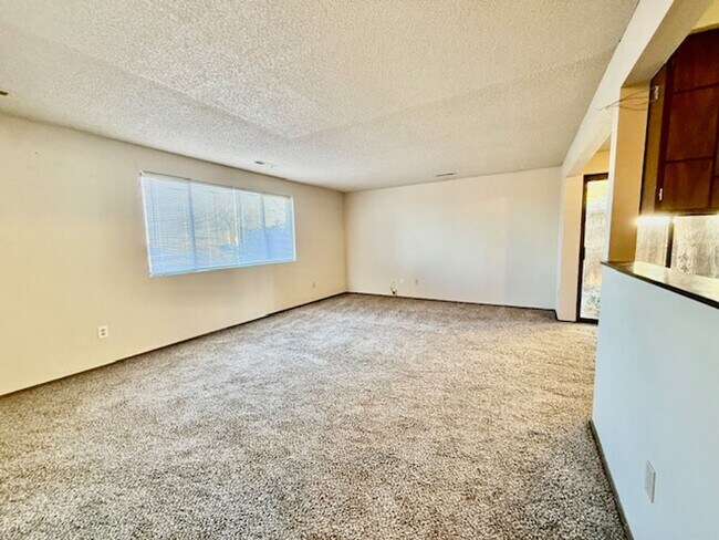 Building Photo - 1211 W Ivy Ave