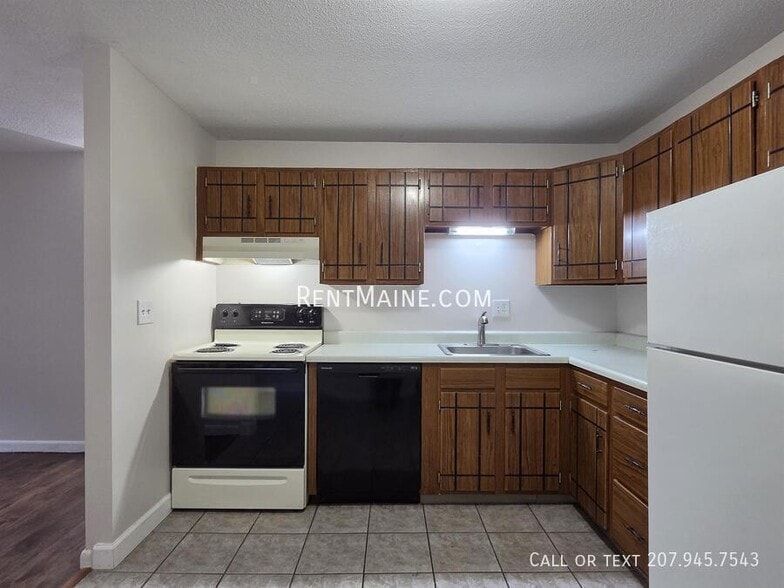 Building Photo - 10 Tall Pines Dr