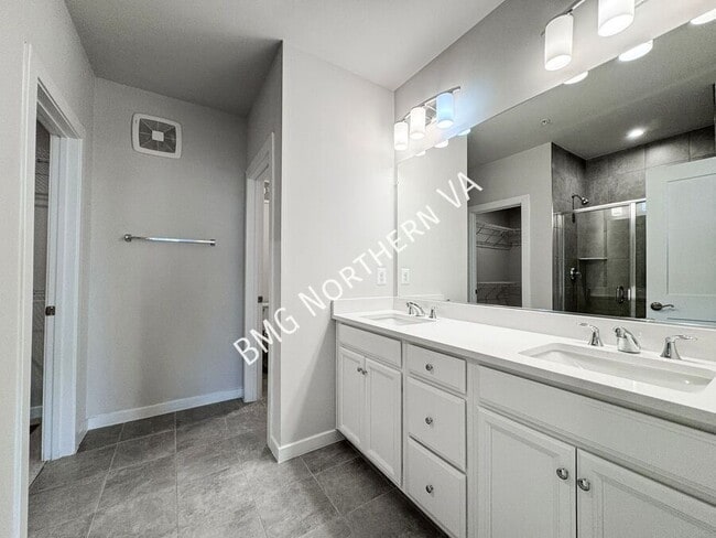 Building Photo - 206 Park Central Ter